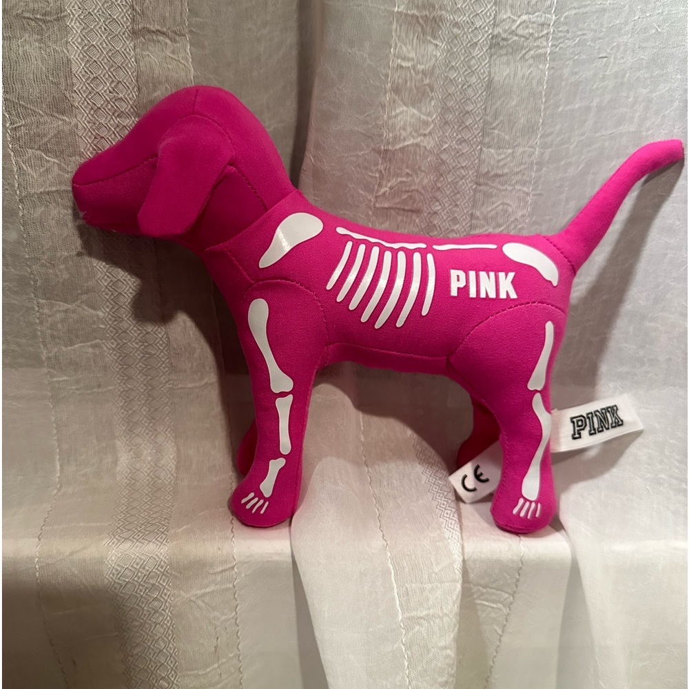 VS PINK dogs